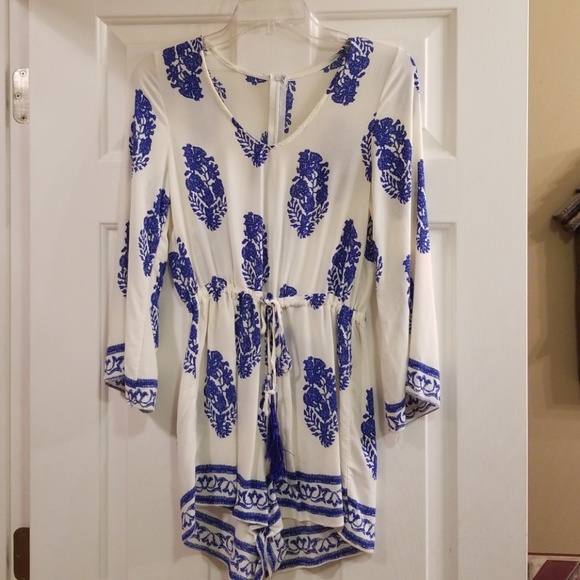 Tops - 😎Price drop Blue and white romper